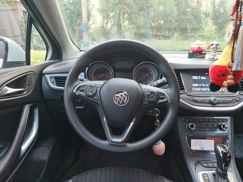 Photo 6 - Buick Verano