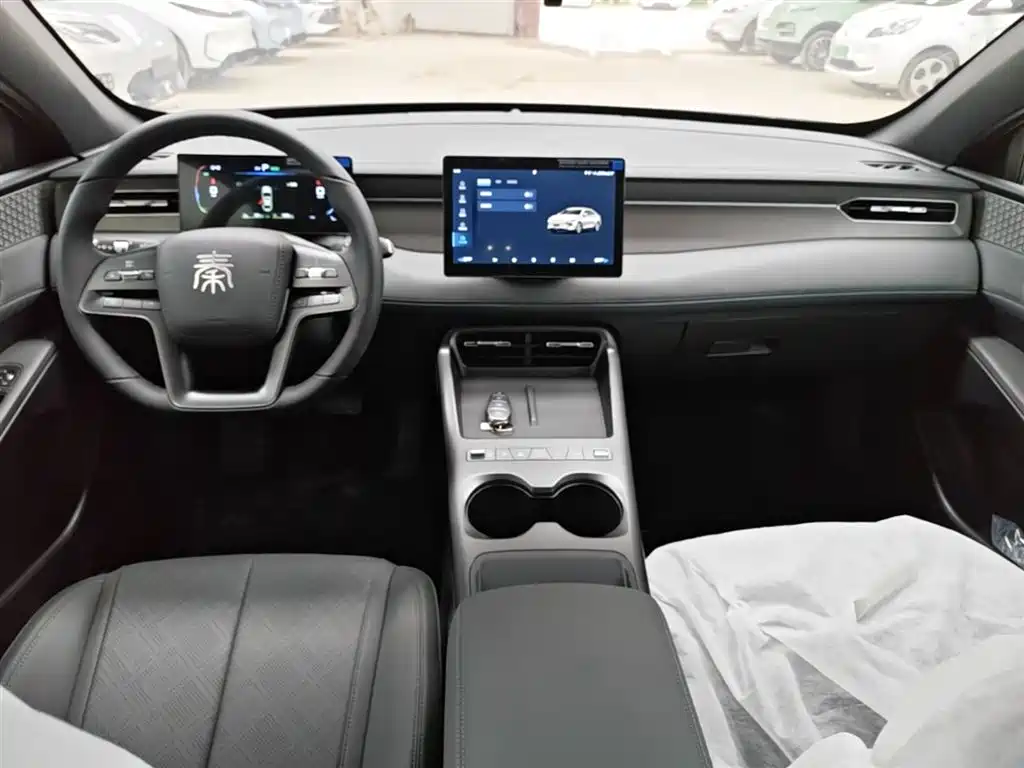 BYD Qin PLUS 2026 DM-i Smart Edition 128KM Progressive фото 10