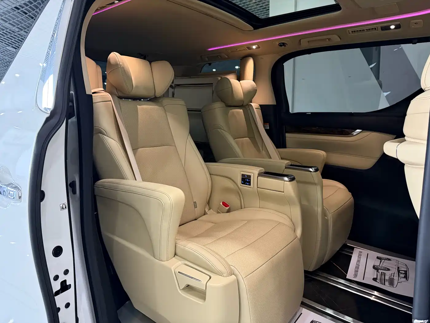 Toyota Alphard 2021 Hybrid 2.5L Luxury фото 15