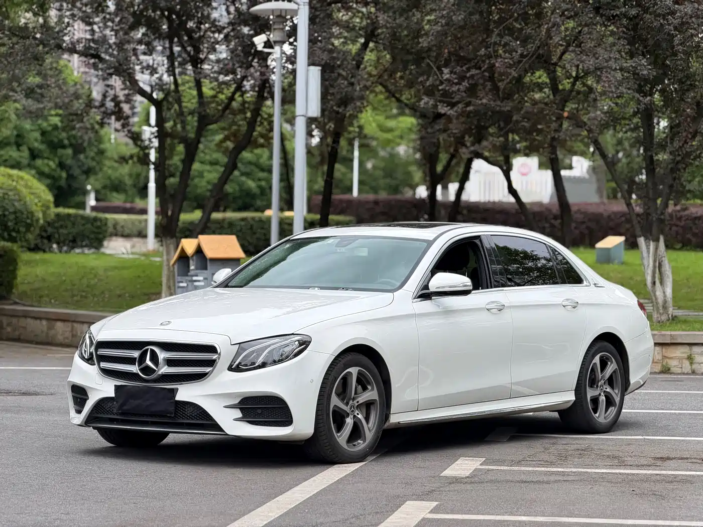 Mercedes-Benz E-Class 2018 E 300 L Sport Fashion фото 2