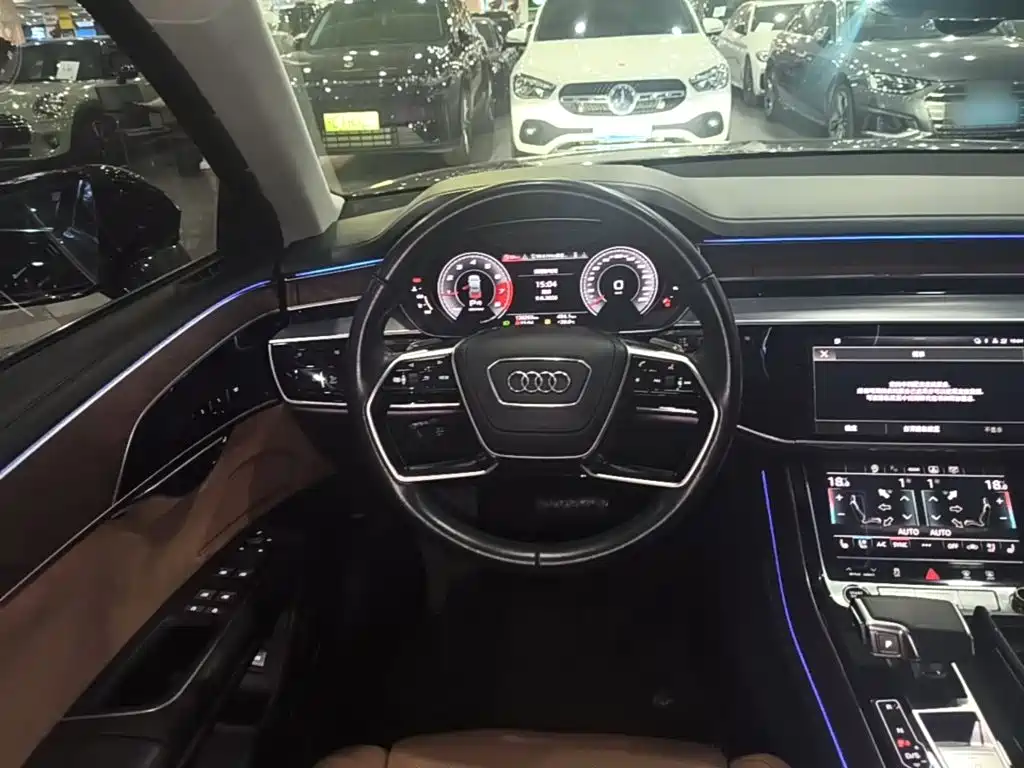 Фото 11 - Audi A8