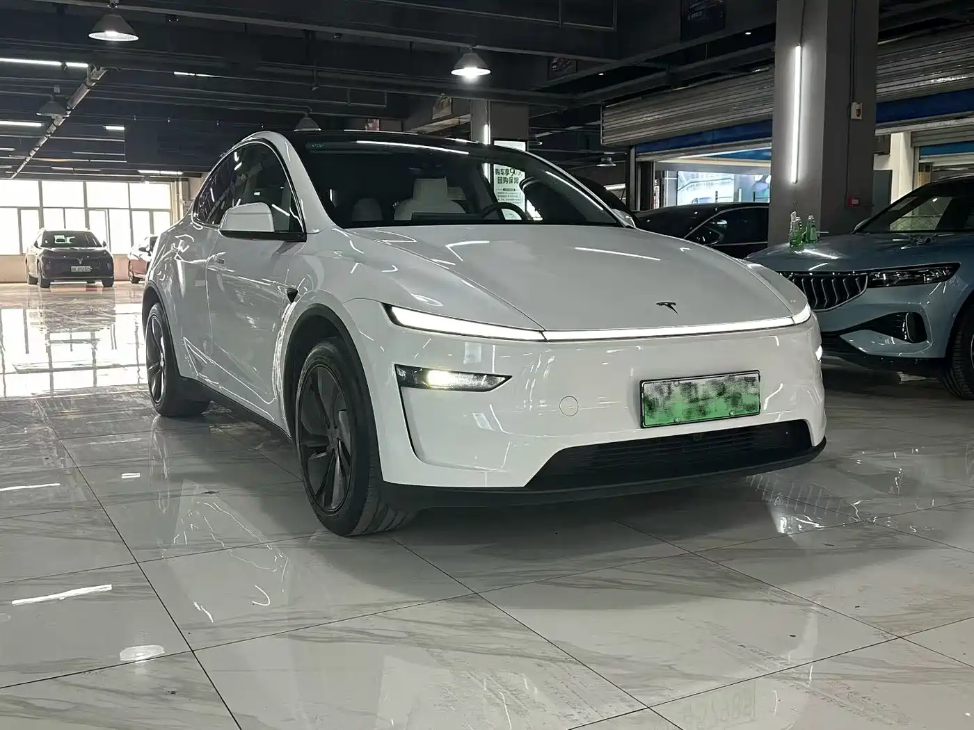 TESLA MODEL Y