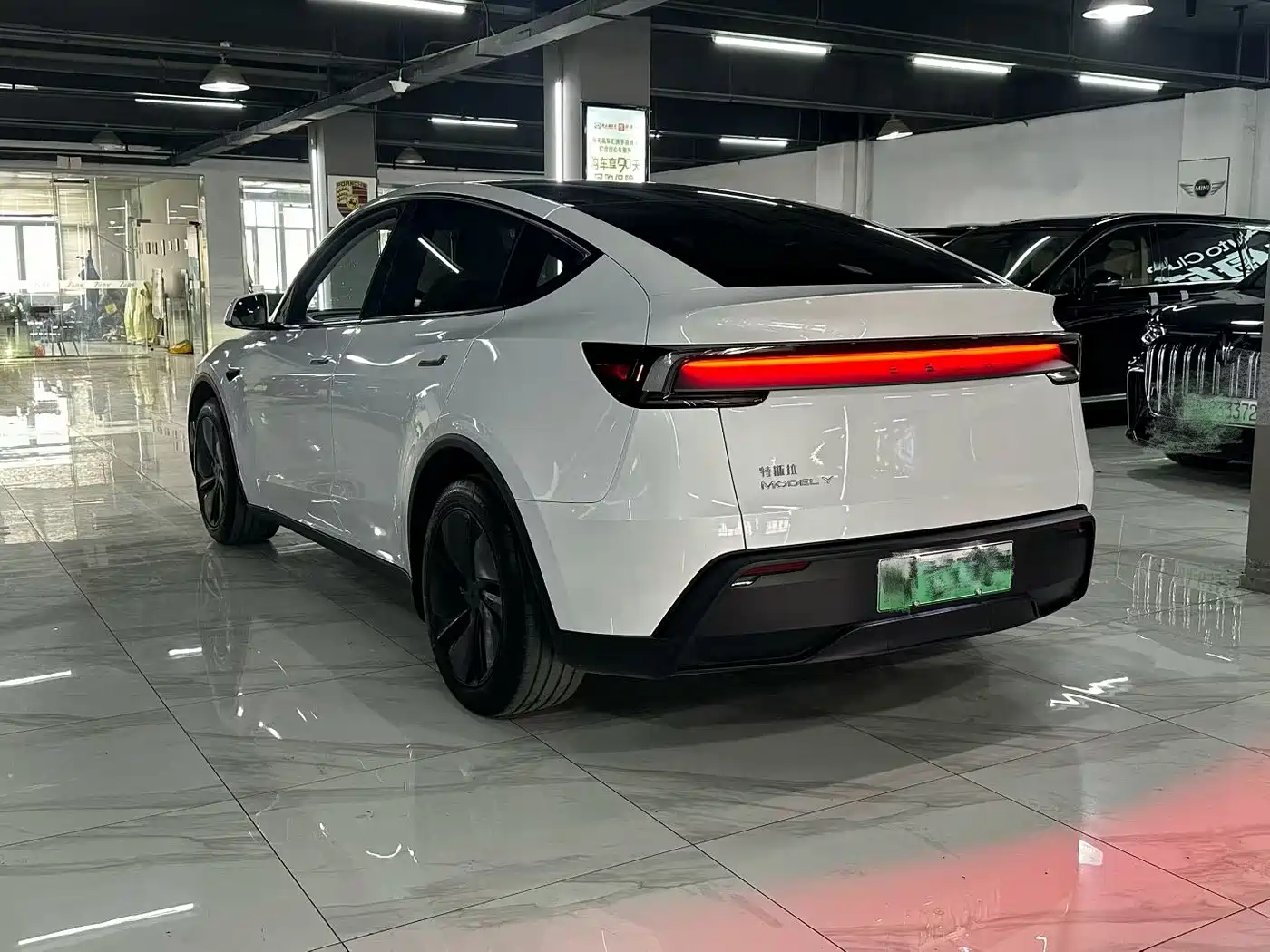 TESLA MODEL Y