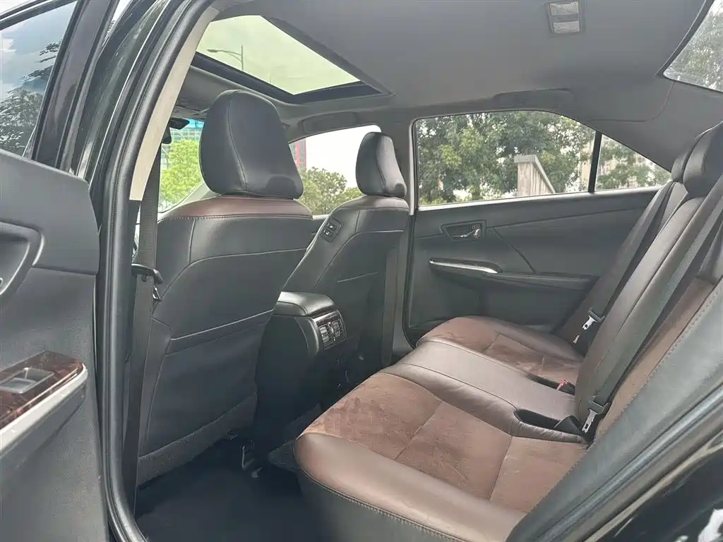Toyota Camry 2016 2.5G 10th Anniversary Luxury Navigation Edition фото 6