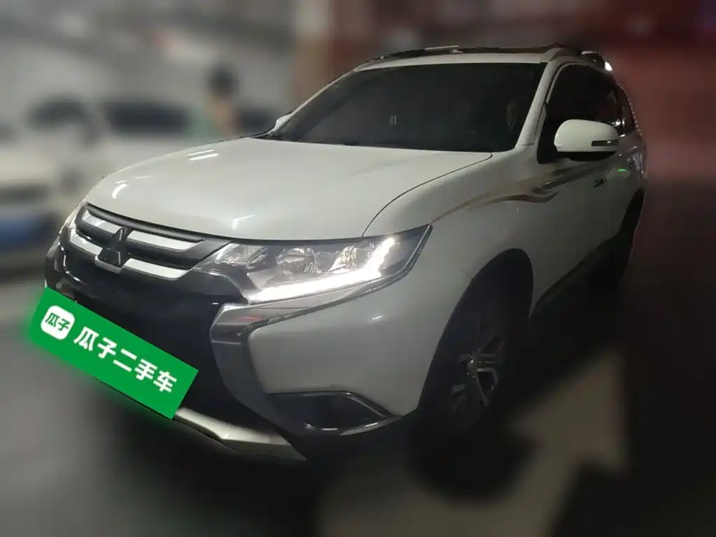 Mitsubishi Outlander 2018 2018 2.4L 4WD Luxury Edition 7-seater