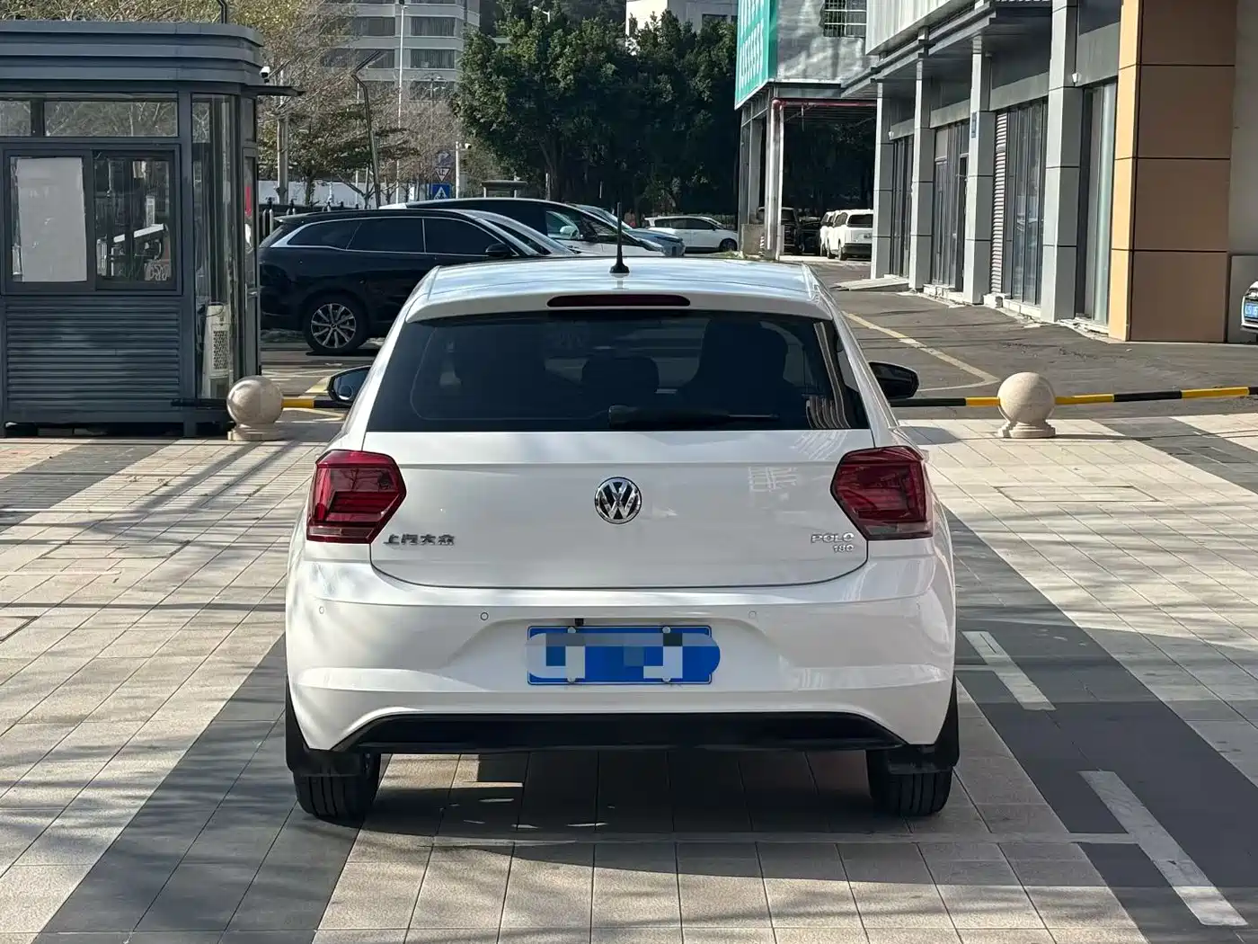 VOLKSWAGEN POLO