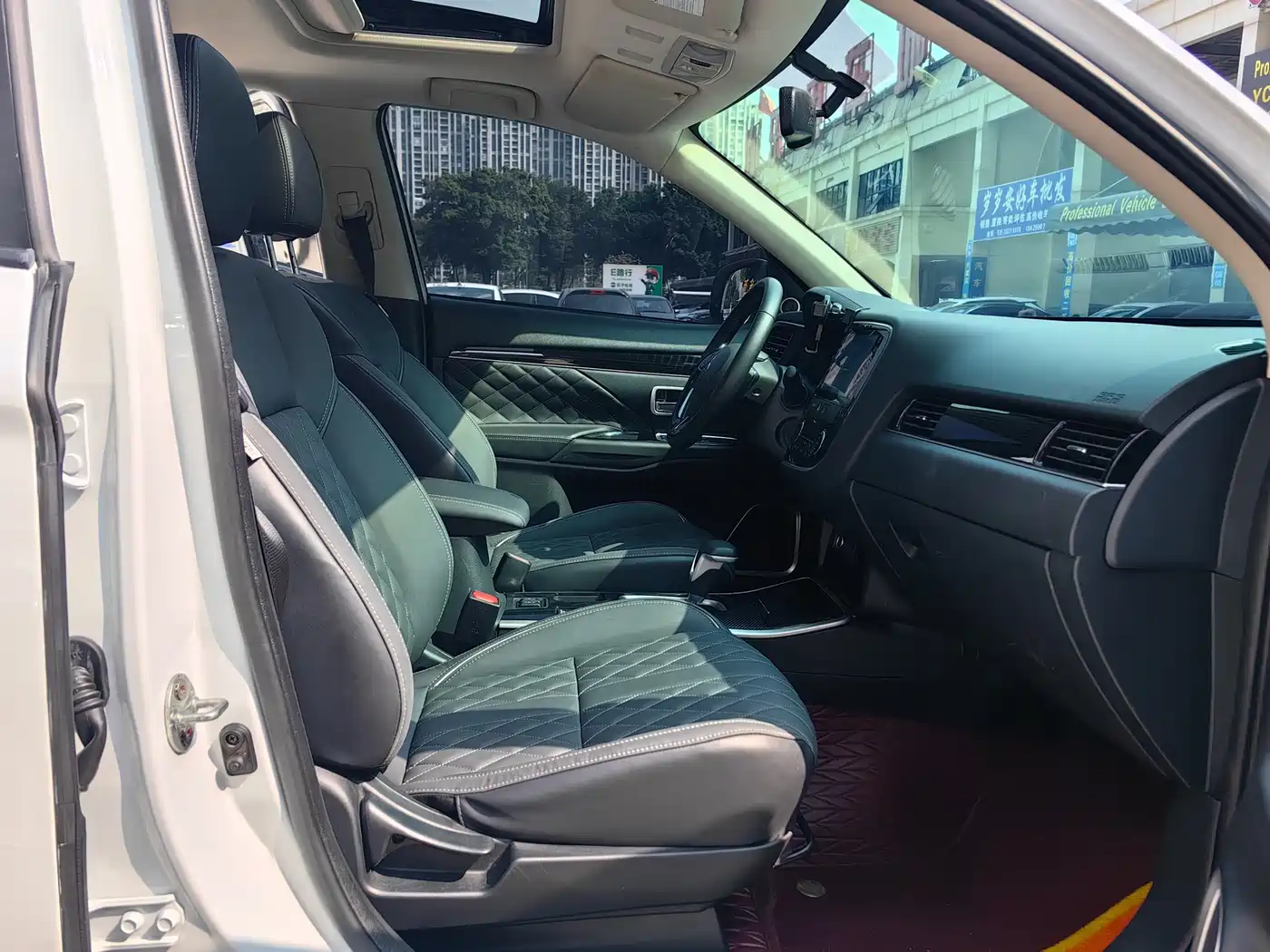 MITSUBISHI OUTLANDER