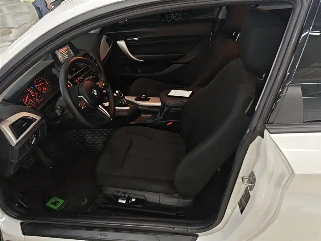 BMW 2 Series (Import) 2017 220i Leading фото 15