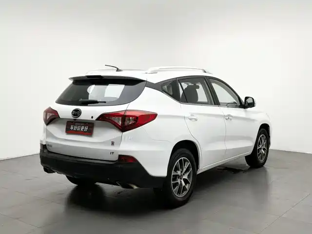 BYD Song 2016 Unrivaled Edition 1.5TI Manual Elegance Edition — фото 2