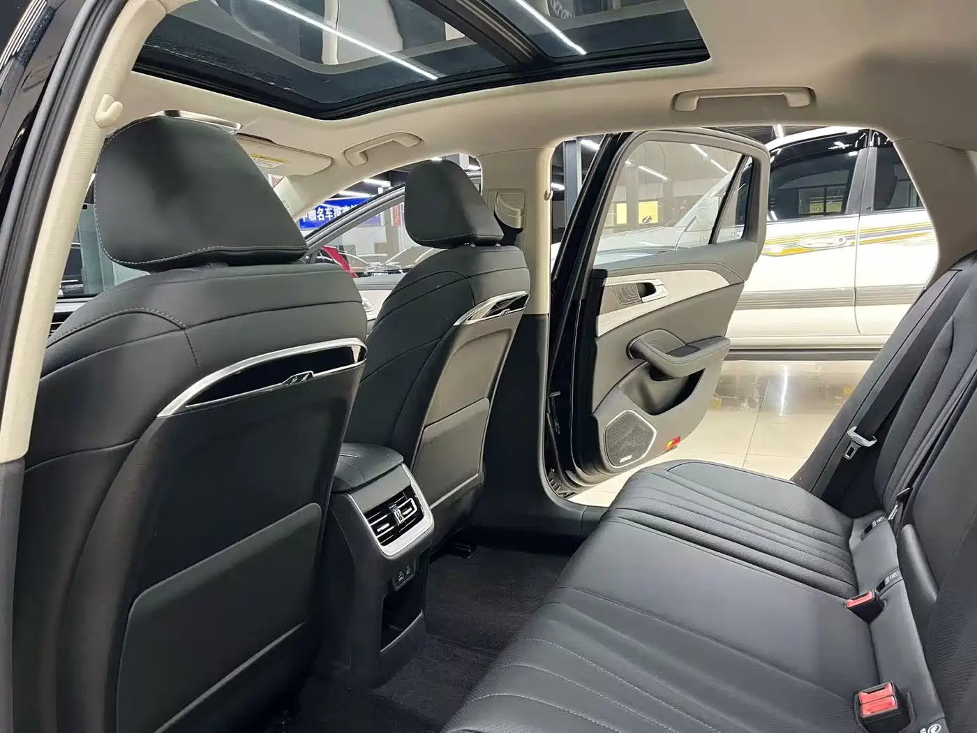Hongqi H5 PHEV 2025 130 Super Hybrid Edition фото 6