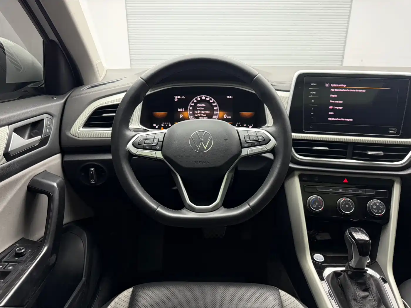 Volkswagen T-ROC 2023 280TSI DSG 2WD Time Edition фото 12