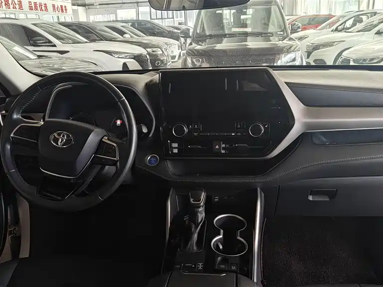 TOYOTA HIGHLANDER