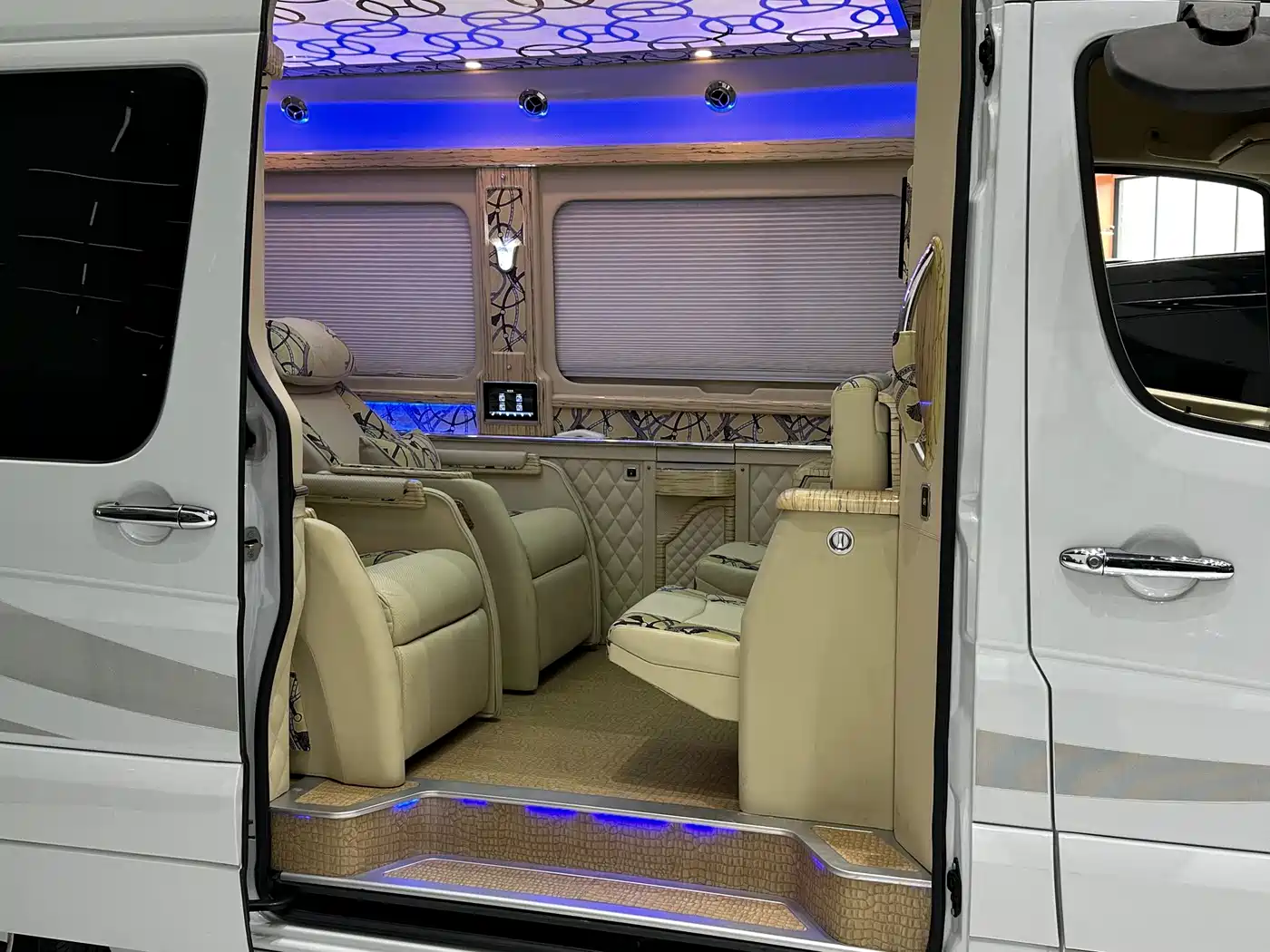 Mercedes-Benz Sprinter 2016 2.1T Comfort Tour Long Wheelbase Extended Version фото 8