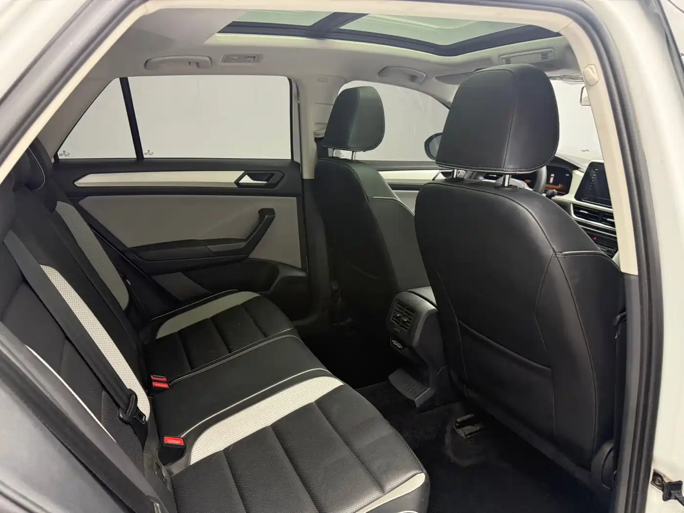 Volkswagen T-ROC 2023 280TSI DSG 2WD Time Edition фото 9