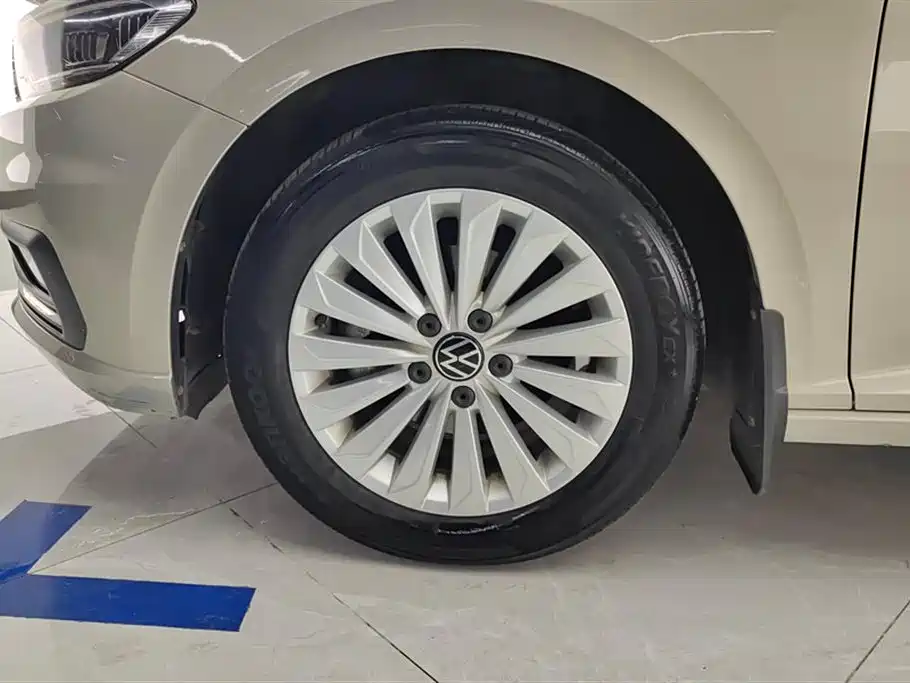 Volkswagen Lavida 2021 1.5L Auto Comfort Edition фото 6