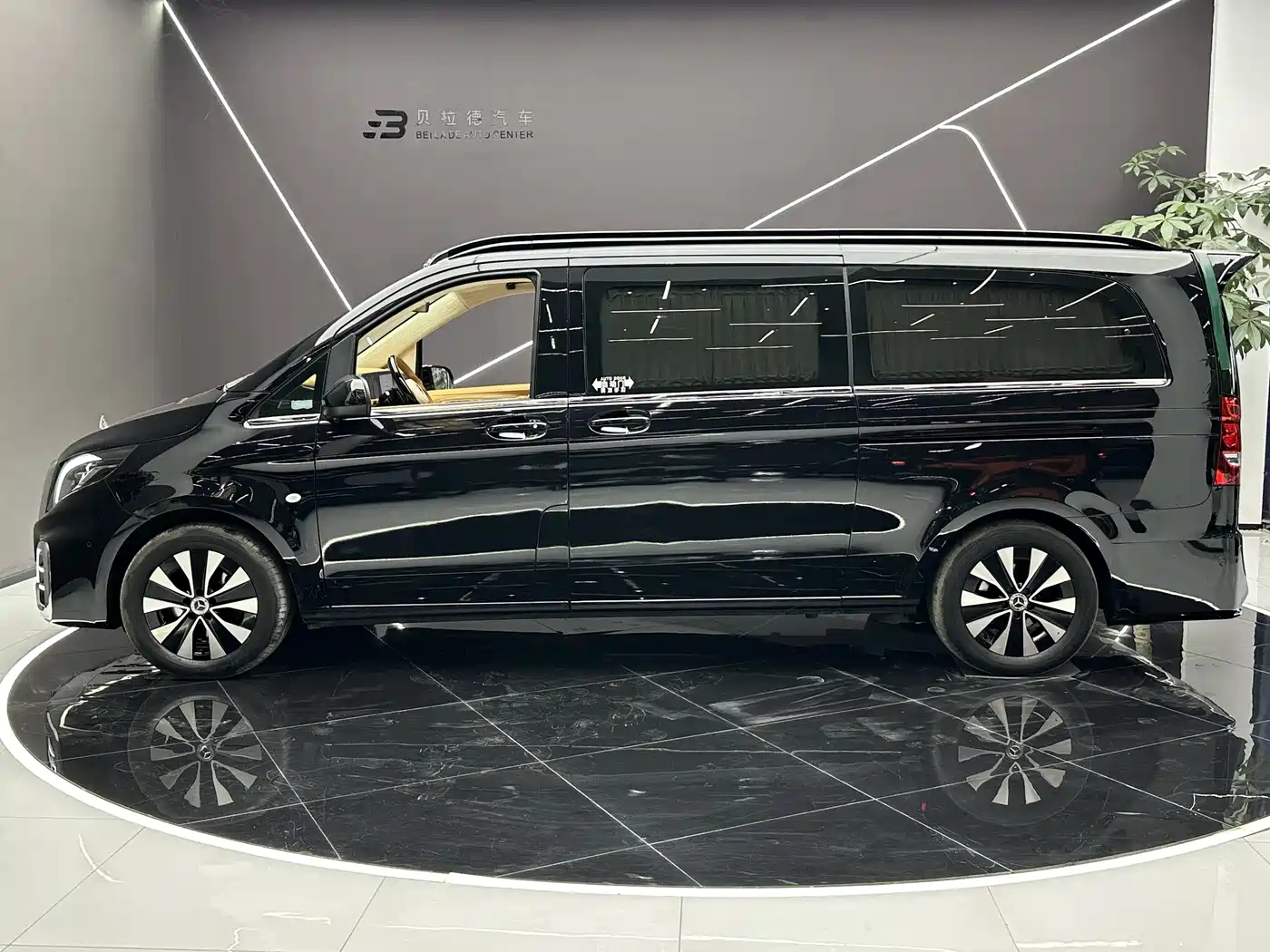 Mercedes-Benz Vito 2021 2.0T Business Edition 7-seater фото 3