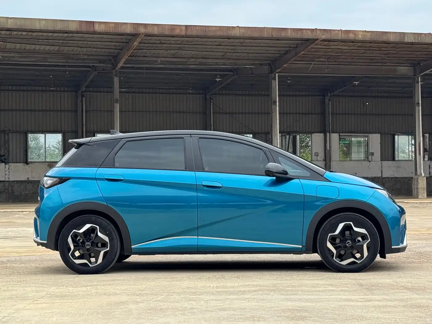 BYD Dolphin 2021 Model 405km Fashion Edition фото 3