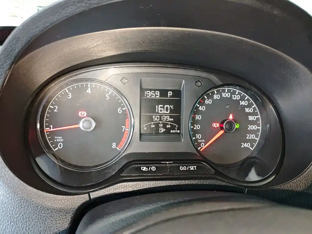 Volkswagen Polo 2016 1.4L Automatic Trend фото 12