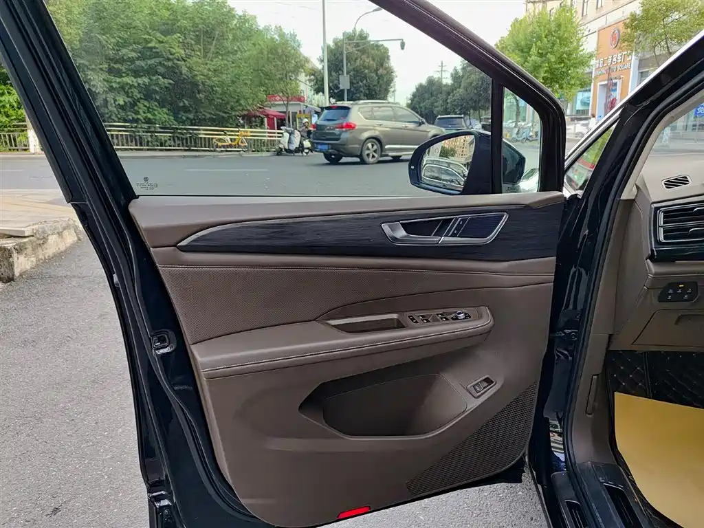 Volkswagen Viloran 2023 Facelift 380TSI Prestige Edition фото 6