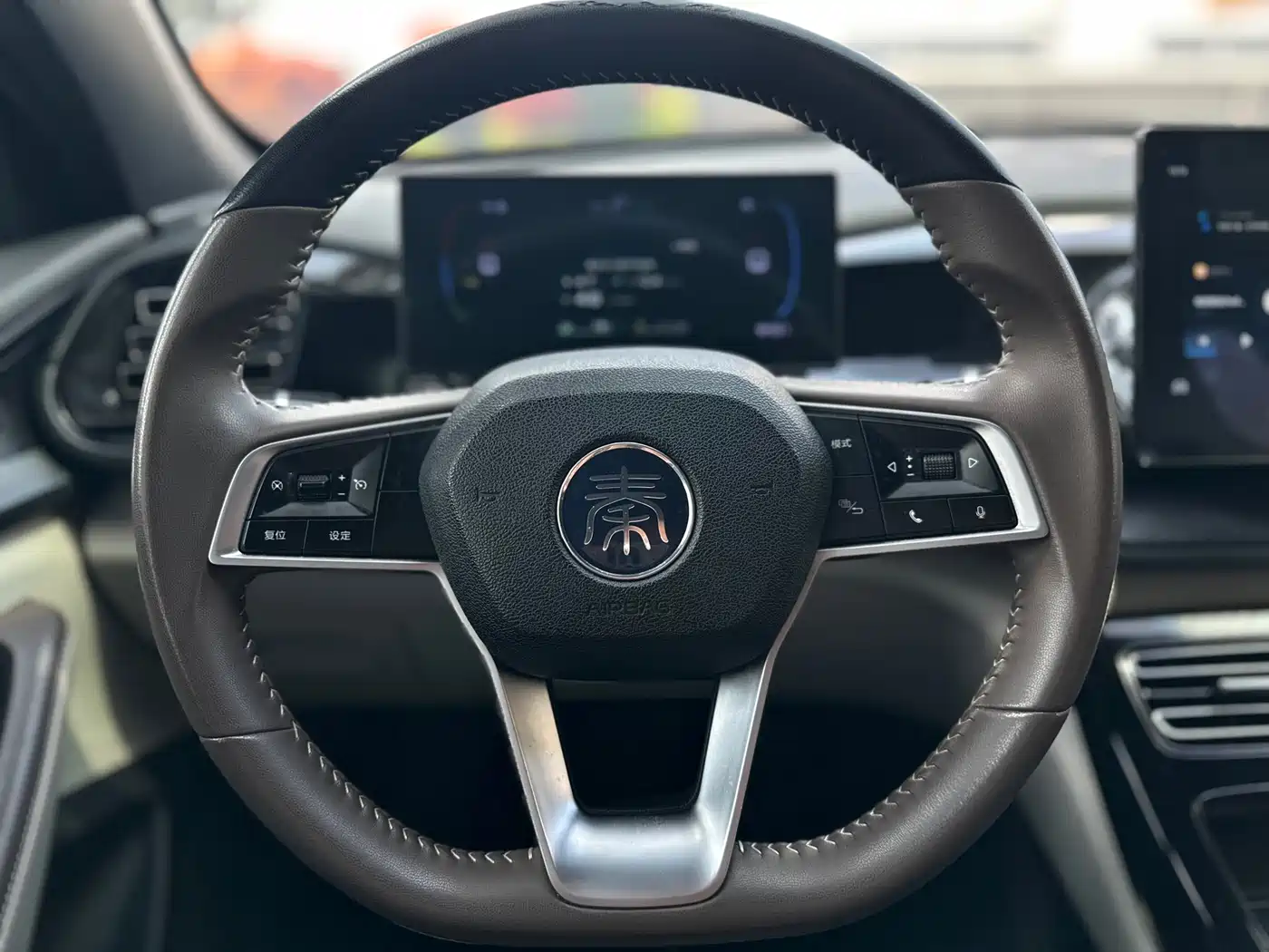 BYD Qin PLUS 2023 Champion Edition DM-i 55KM Leading фото 18