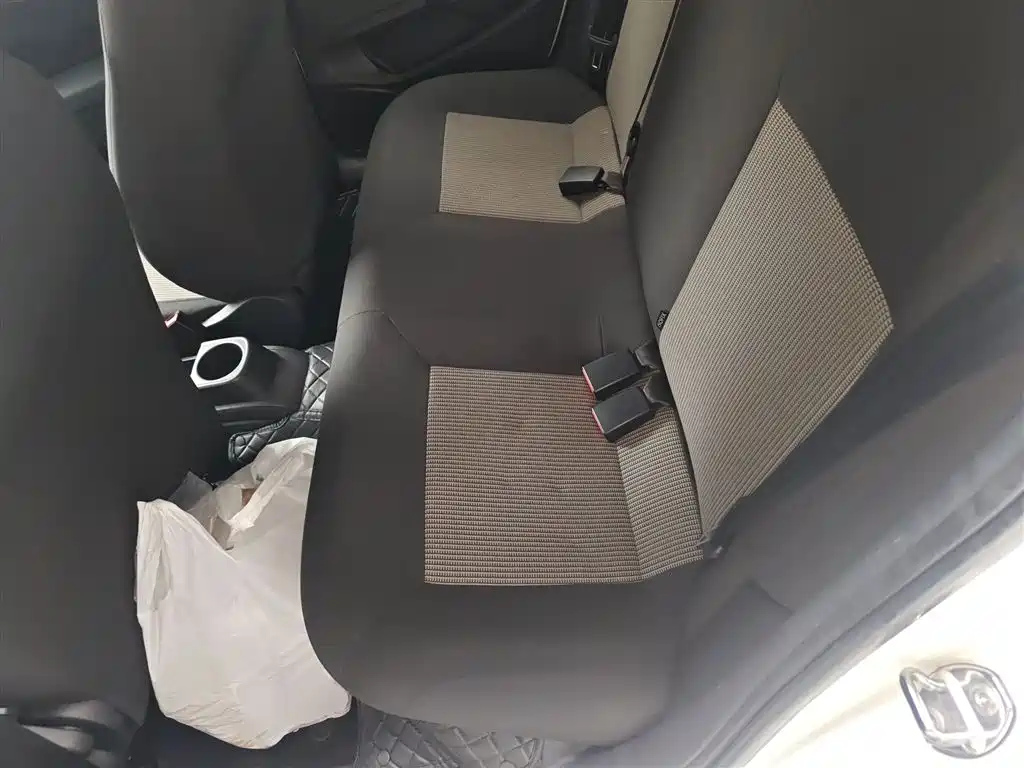 Volkswagen Polo 2016 1.4L Automatic Trend фото 17