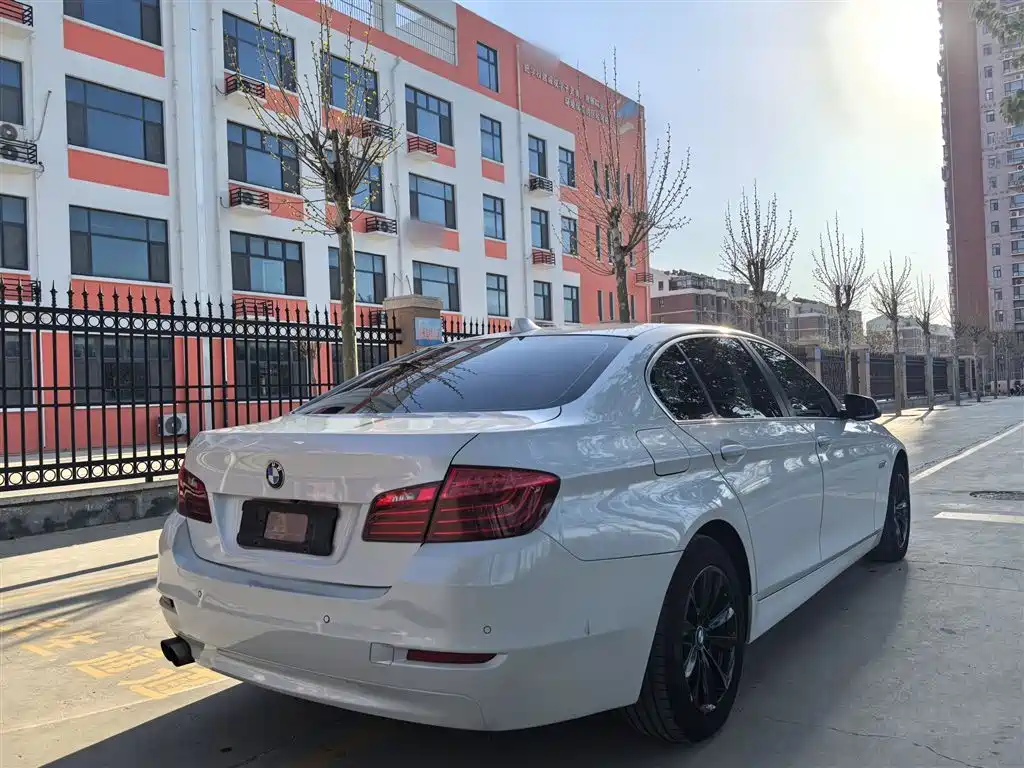 BMW 5 Series 2017 520Li Classic Edition фото 7