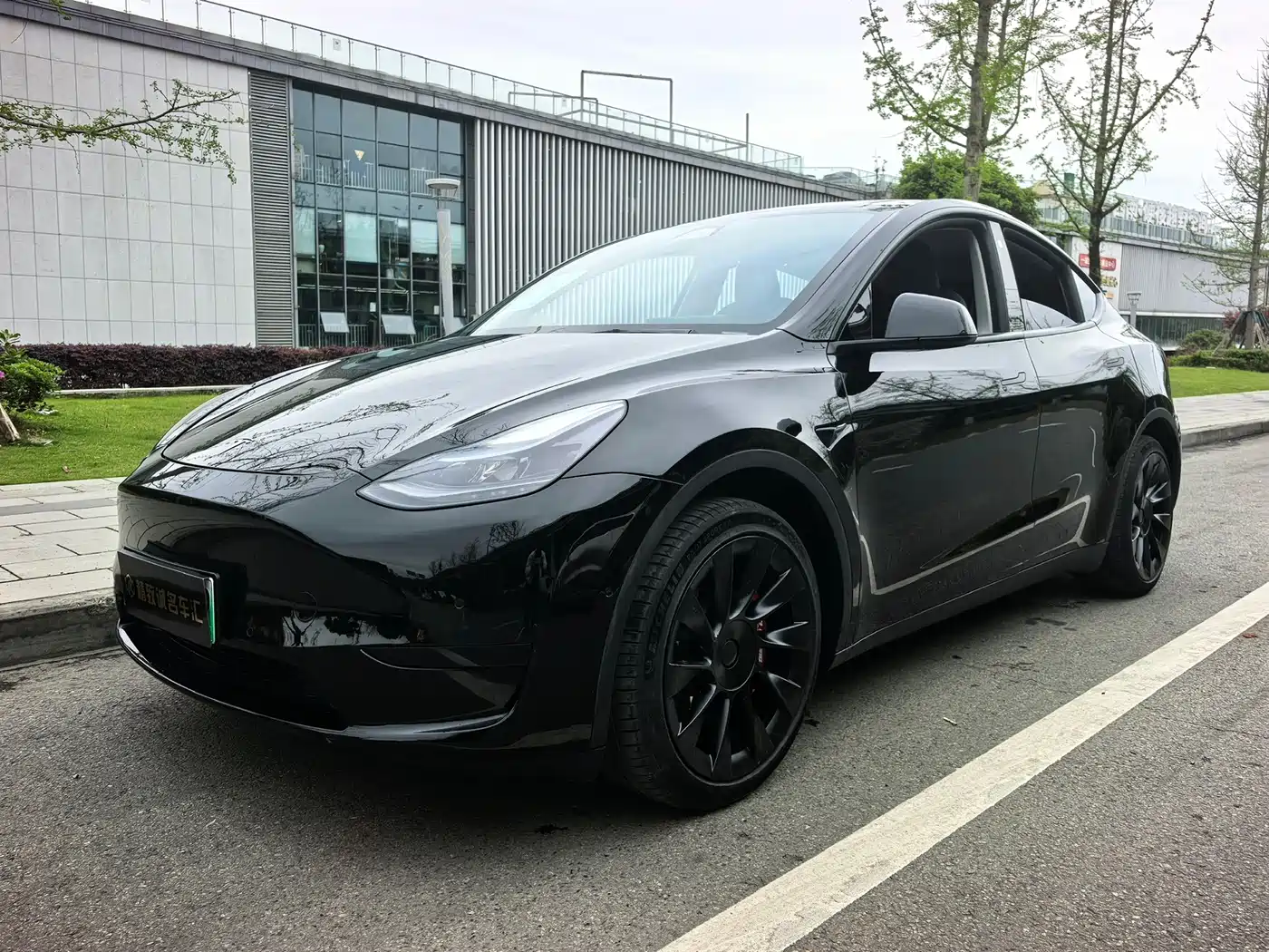 TESLA MODEL Y