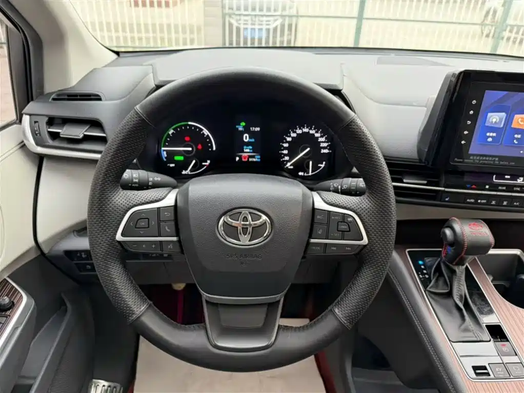 Toyota Granvia 2023 2.5L Hybrid Comfort Edition фото 16