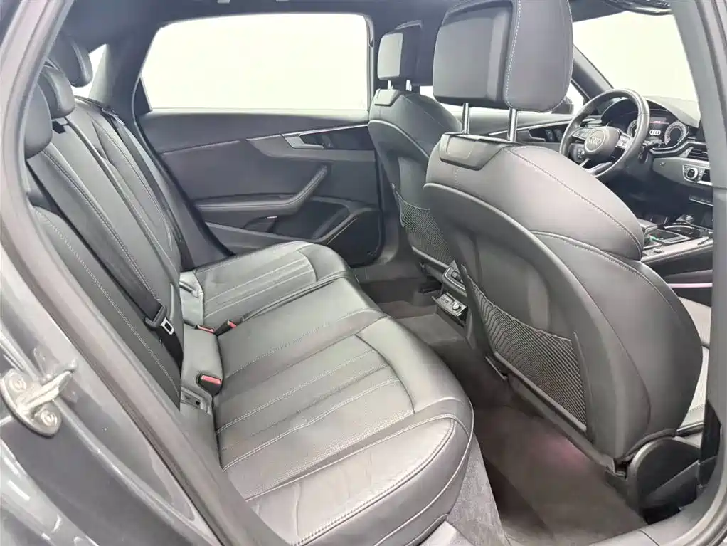 Audi A4L 2023 40 TFSI quattro Luxury Sport фото 7