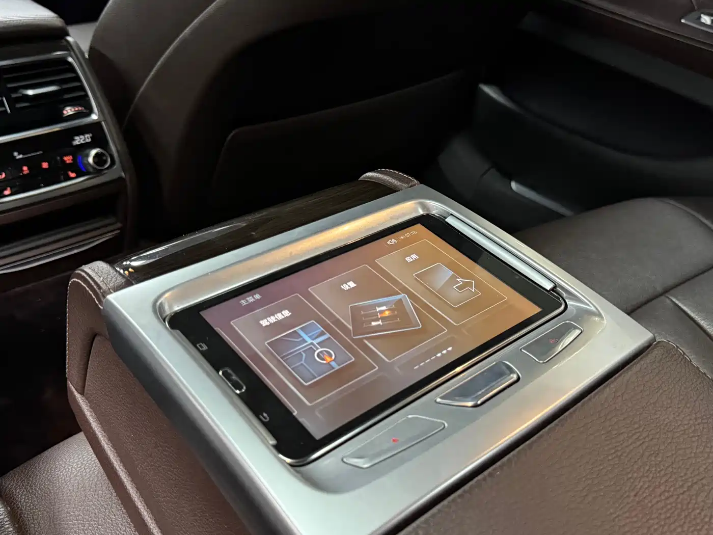BMW 7 Series 2016 730Li Luxury фото 9