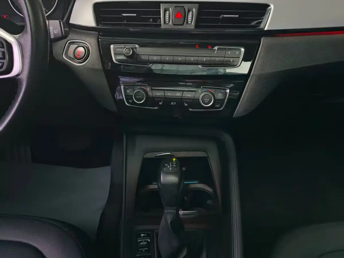BMW X1 2016 sDrive18Li Premium Model фото 6