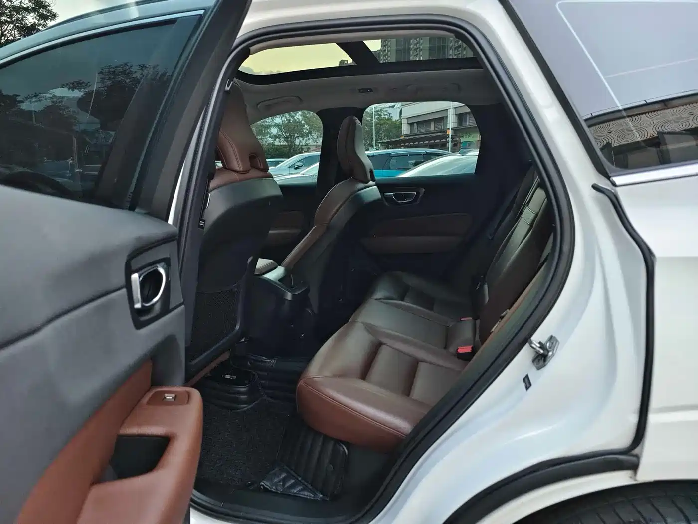 Фото 12 - Volvo XC60