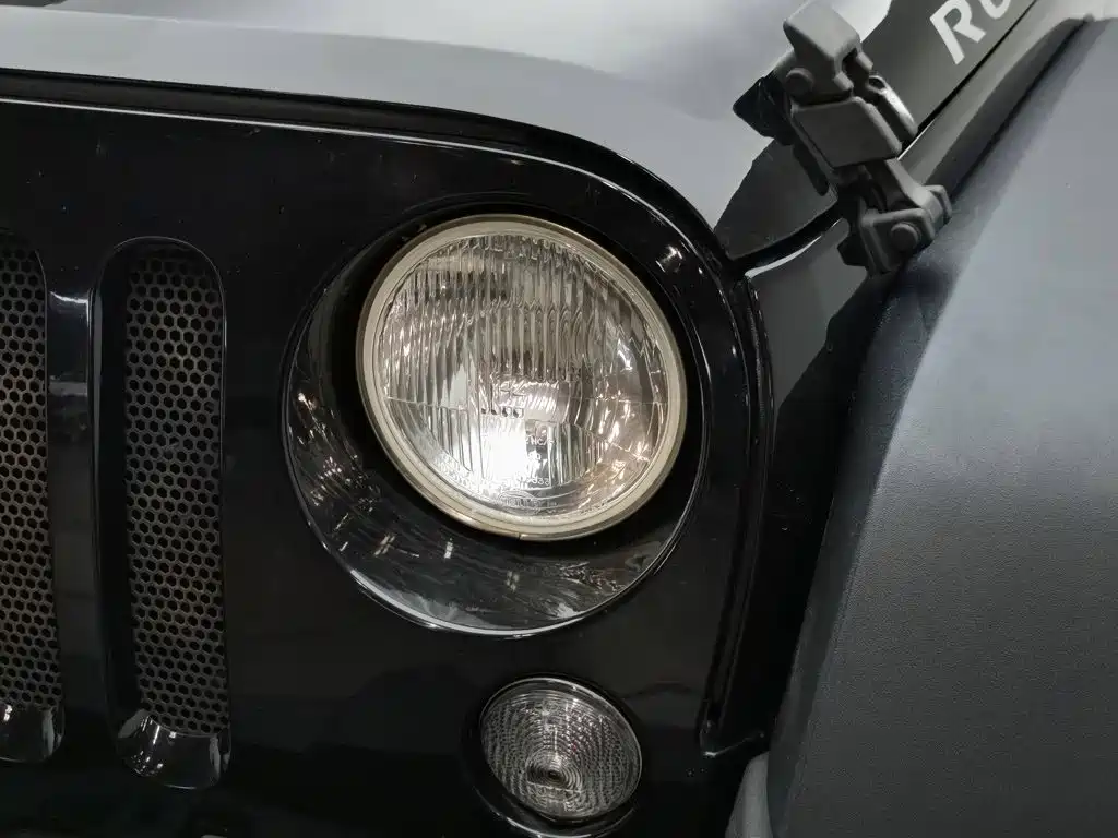 Photo 7 - Jeep Wrangler