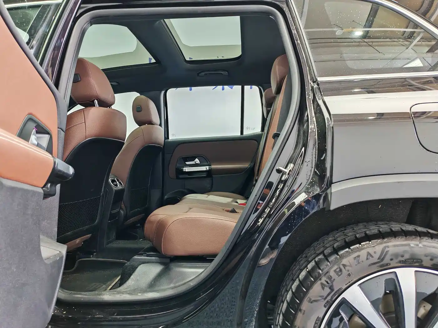 MERCEDES-BENZ GLB