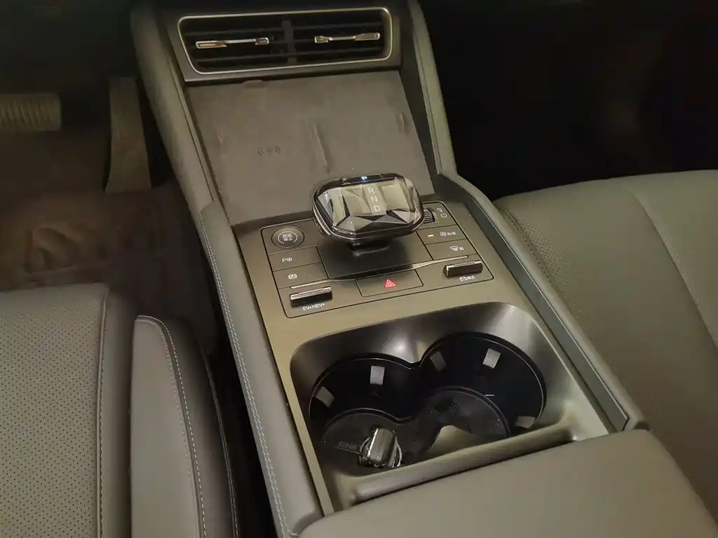 BYD Qin L 2025 DM-i Smart Drive Edition 120KM Surpassing фото 10