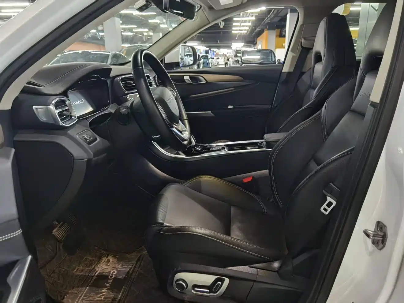 Lynk & Co 01 2019 2.0T 2WD Shine Pro Version China VI фото 3