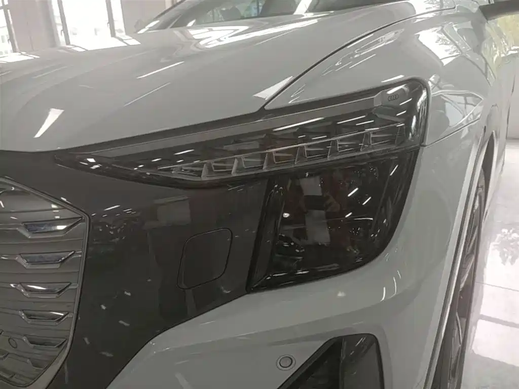 Audi Q5 e-tron 2022 40 e-tron Starlight Edition Brocade Package фото 24