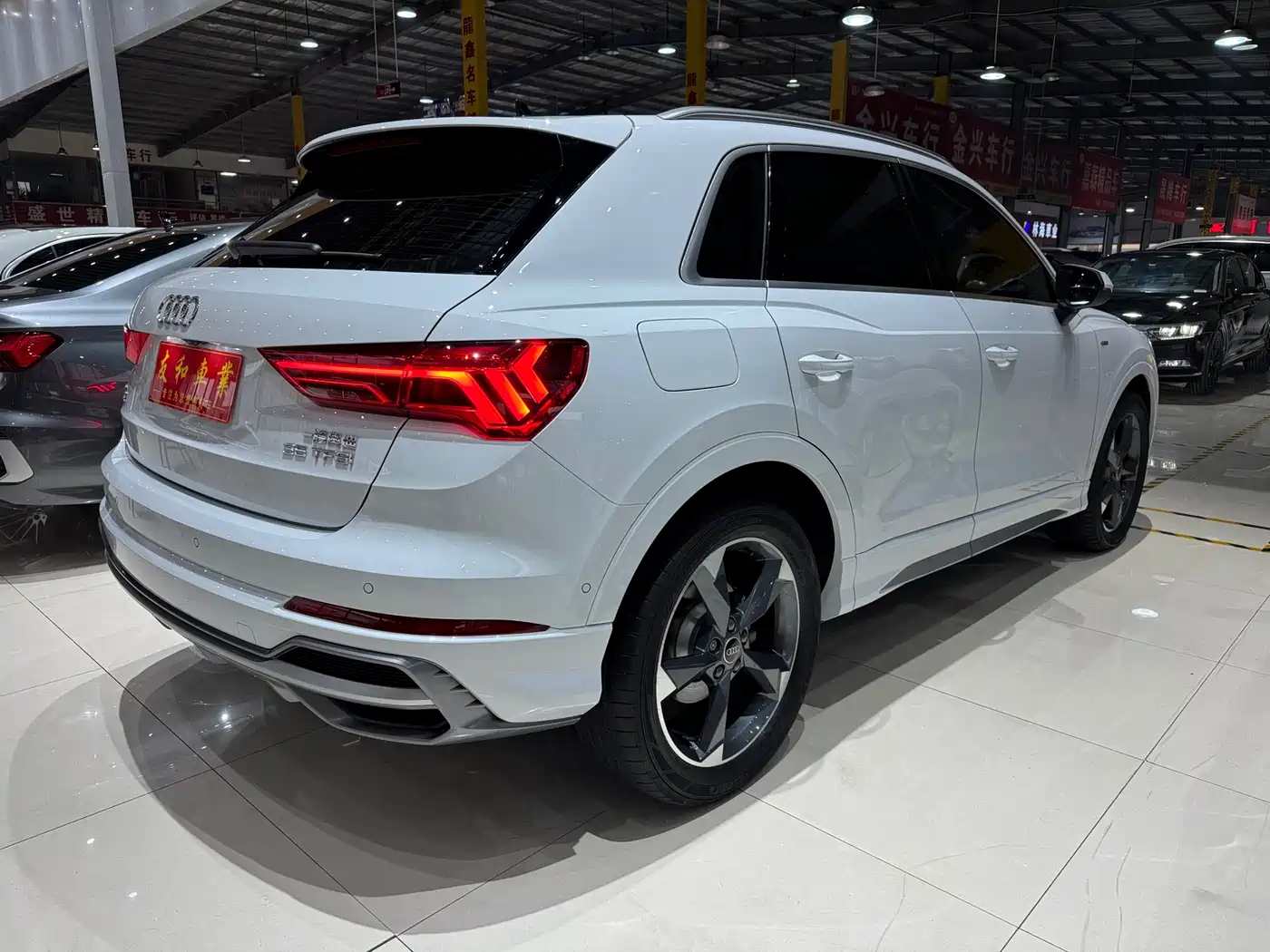 Audi Q3 2023 35 TFSI Fashion Dynamic Model (1.5T) фото 12