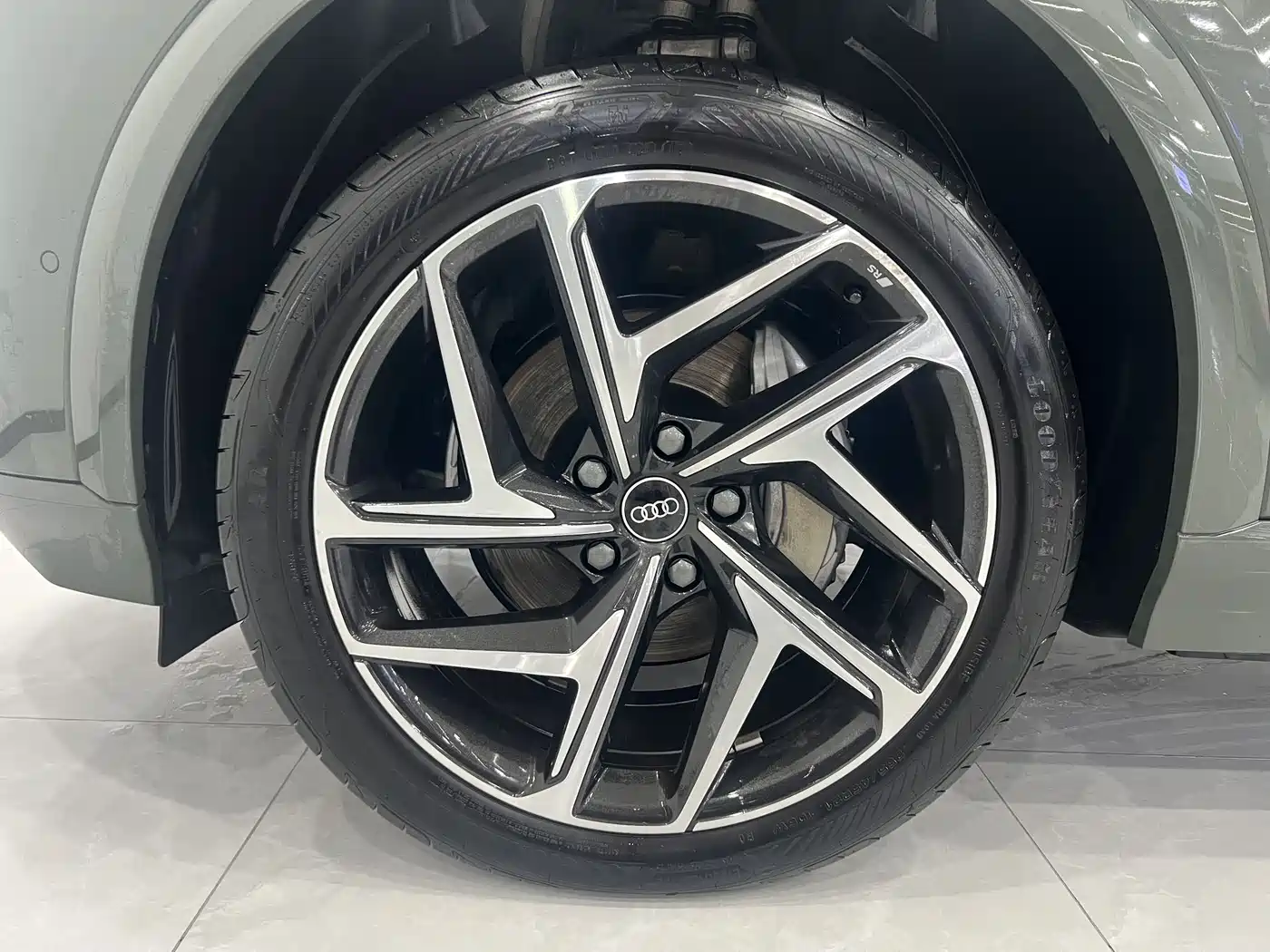 Audi Q6L e-tron 2025 Model Pioneer Edition фото 8