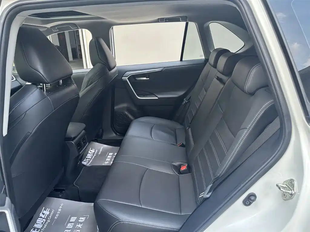 Toyota Wildlander 2022 2.0L CVT FWD Luxury PLUS Edition фото 13
