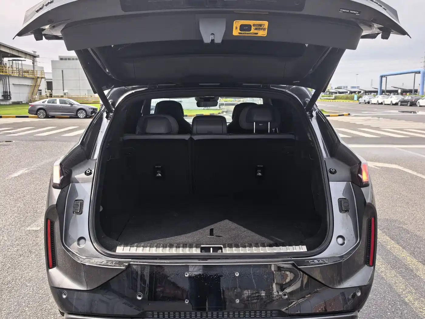 Lynk & Co 08 EM-P 2023 220km 4WD Performance Halo фото 13