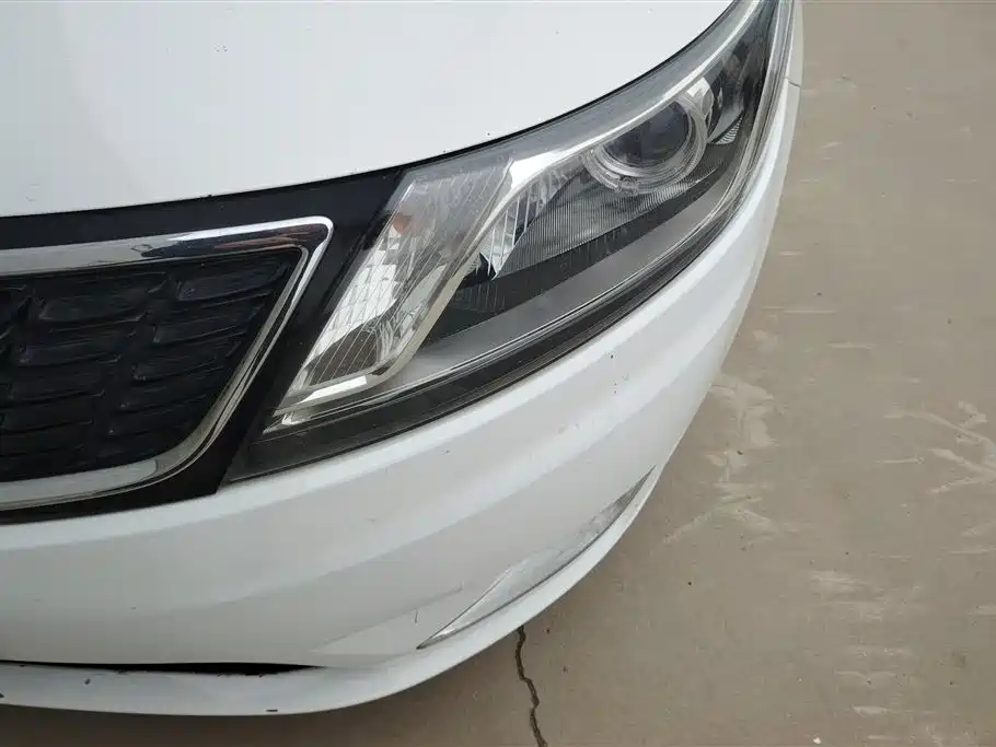Kia K2 2012 Sedan 1.4L MT TOP Commemorative Edition фото 5