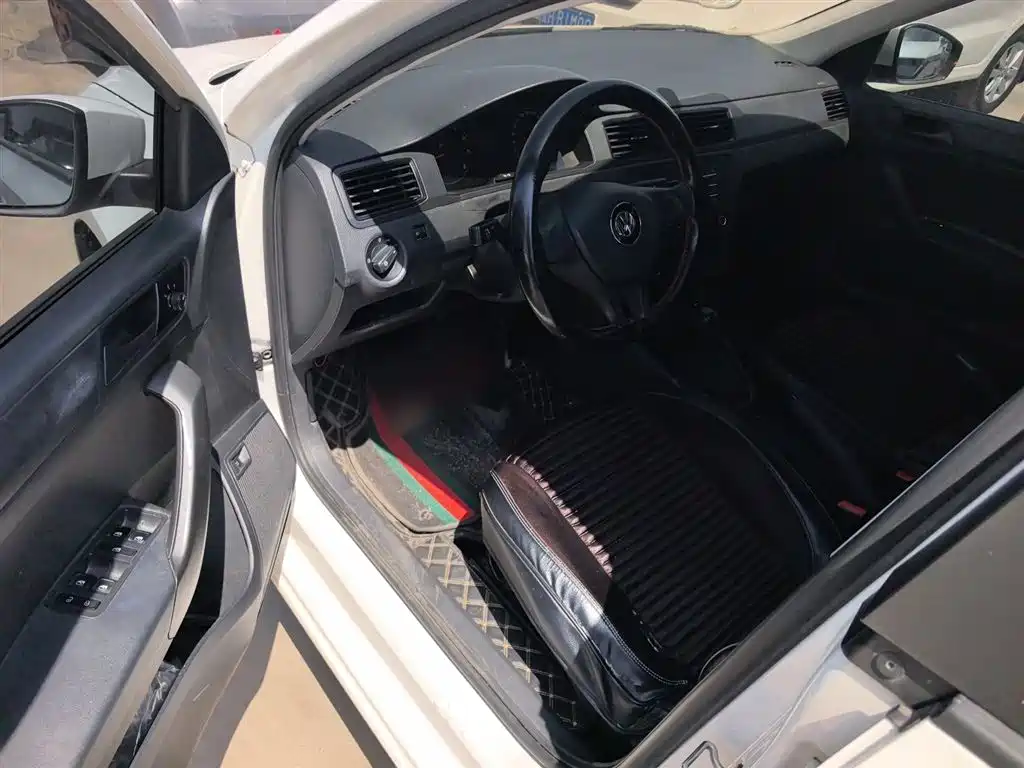 VOLKSWAGEN SANTANA