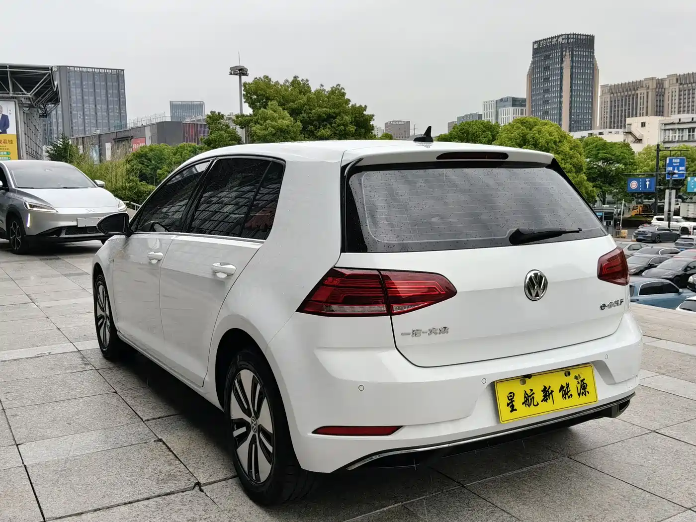 Volkswagen Golf Electric 2020 Chi фото 8