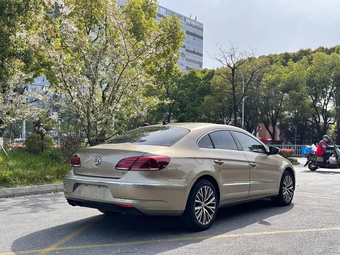 Volkswagen FAW-Volkswagen CC 2015 2.0TSI Luxury фото 4