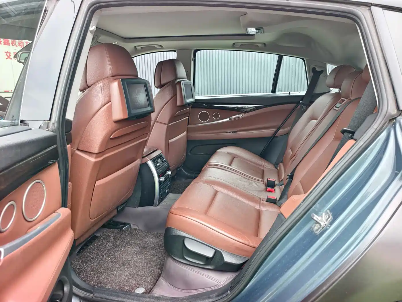 BMW 5 Series GT 2010 535i Luxury Model фото 14
