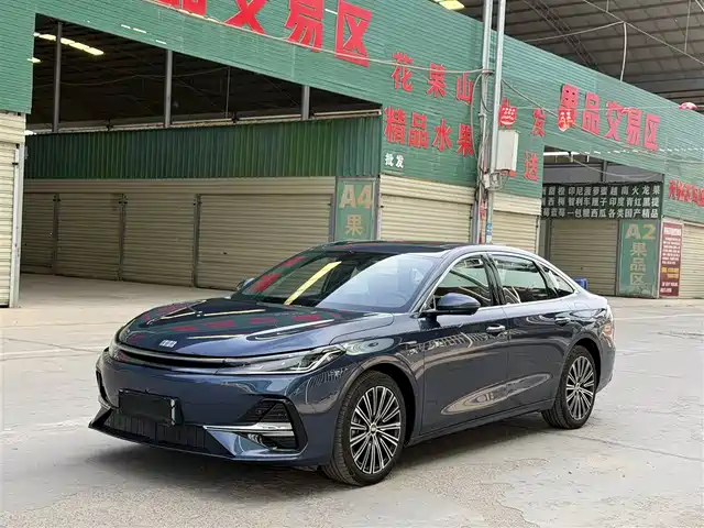 Geely Galaxy A7 EM-i 150km, Starship