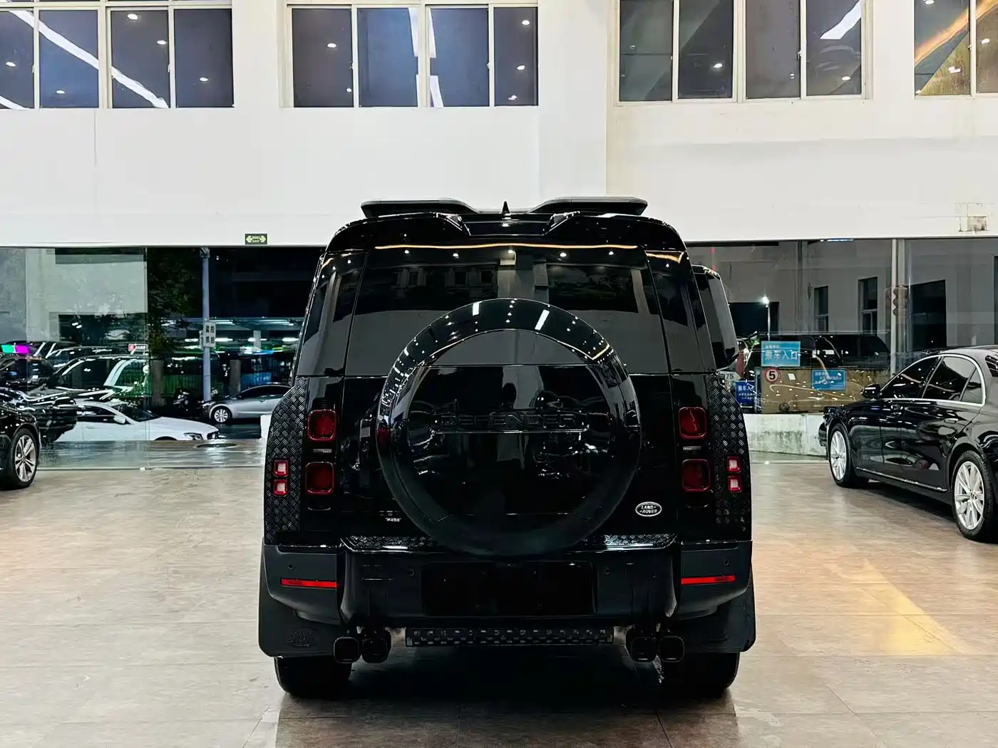Land Rover Defender 2023 Model Year 130 3.0T P400 HSE фото 12