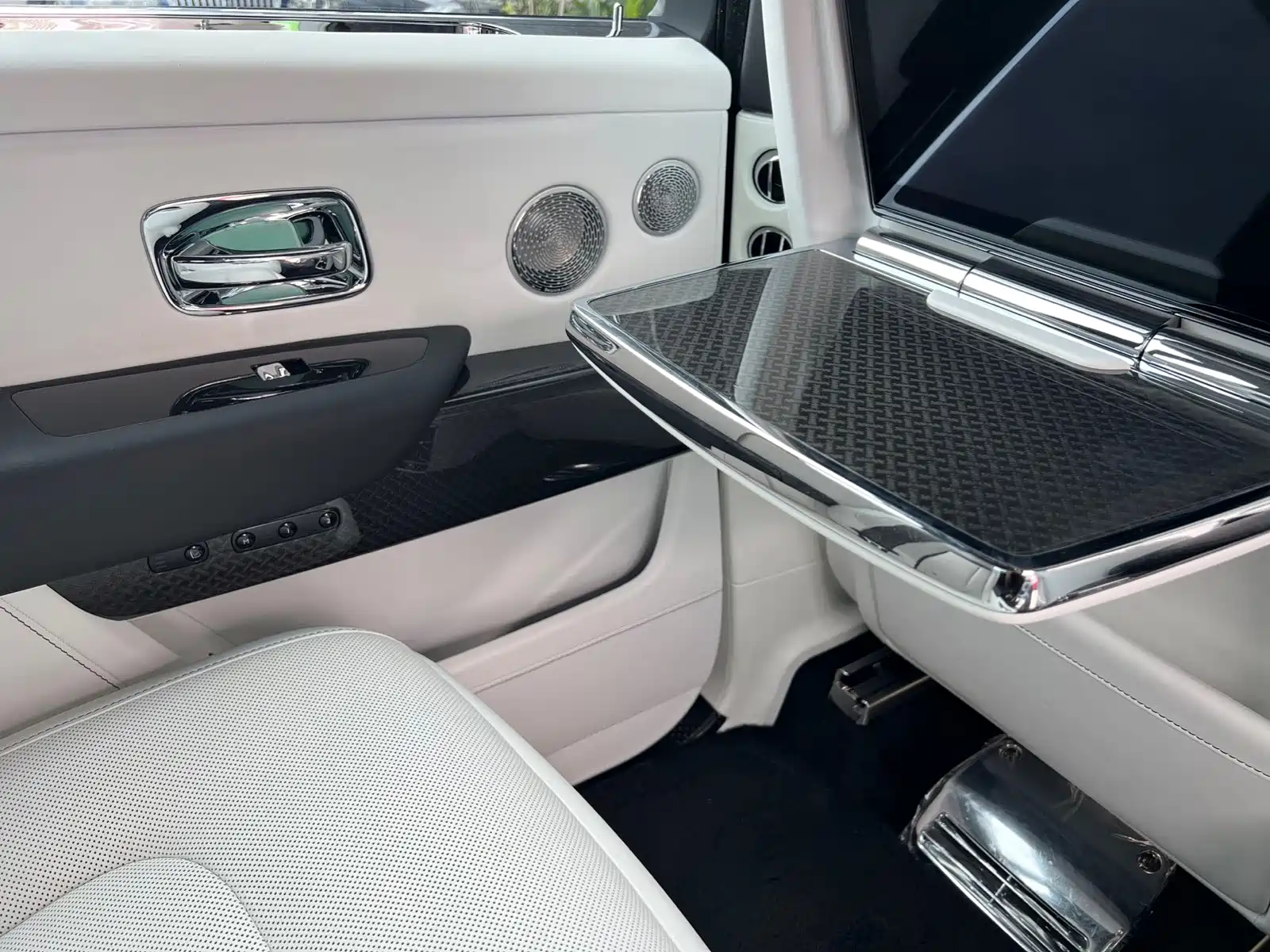 Фото 14 - Rolls-Royce Cullinan