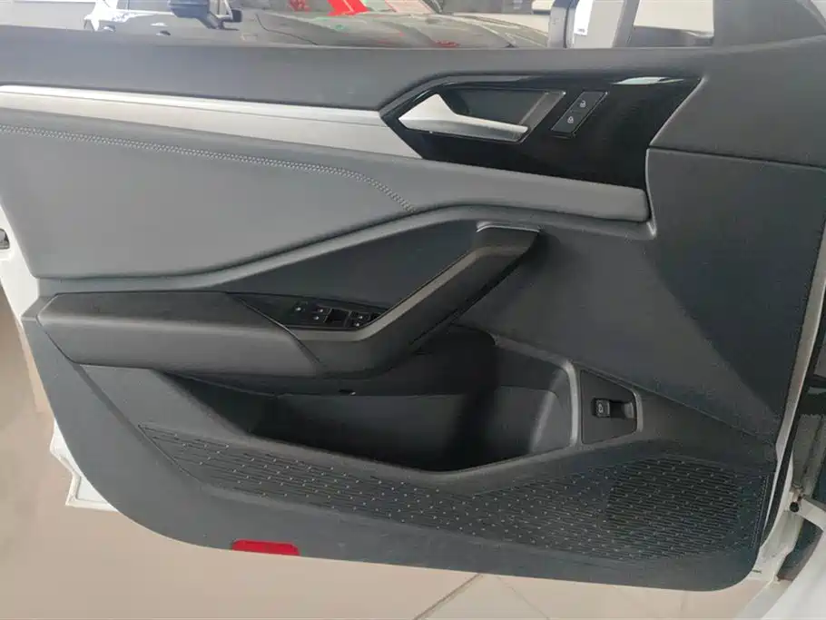 Volkswagen Sagitar 2021 280TSI DSG Surpassing Edition фото 7